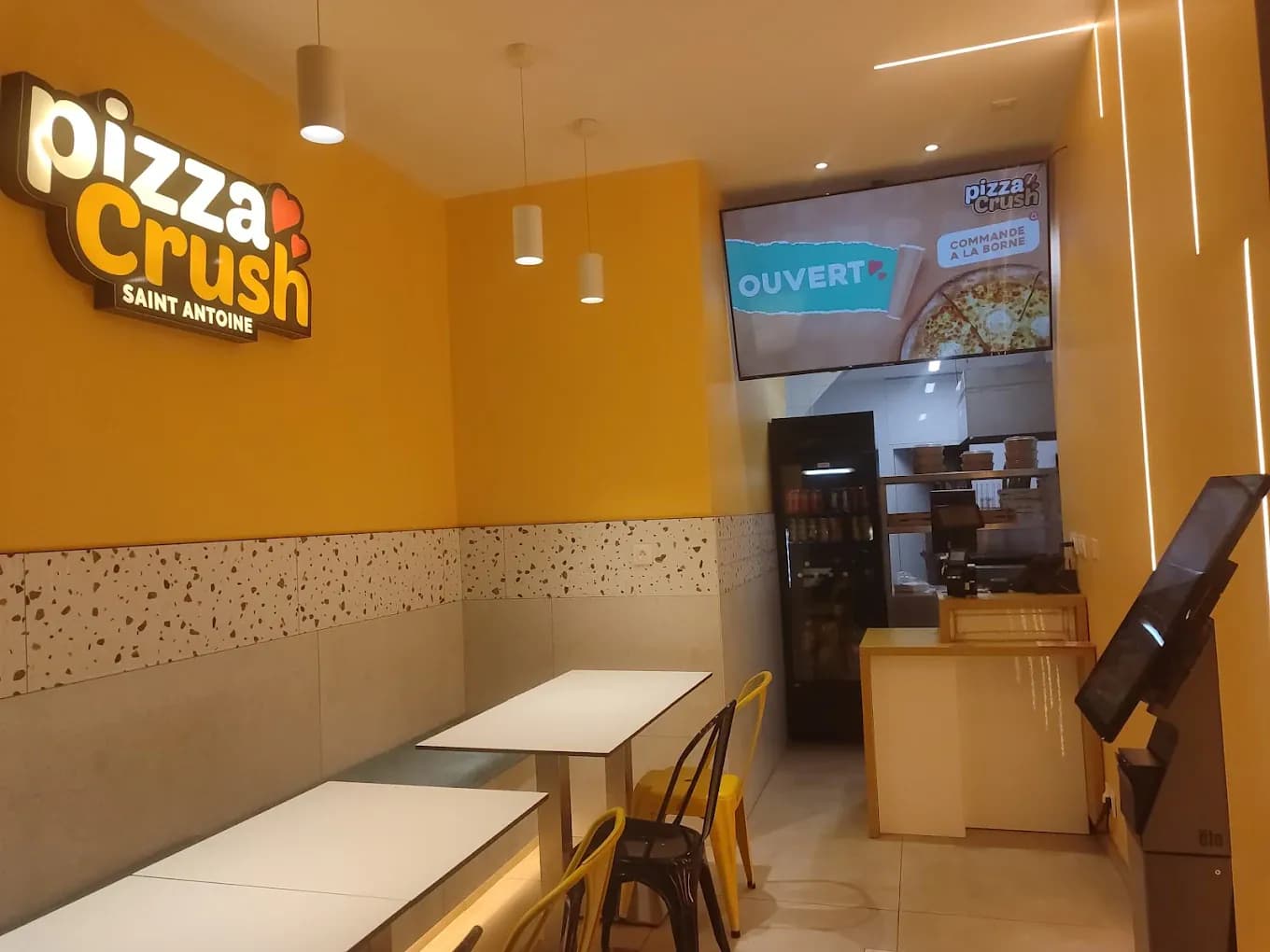 Intérieur moderne et chaleureux